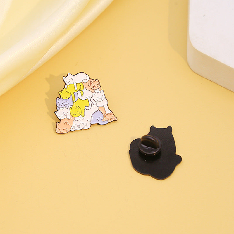 Cat Pin Made Of Alloy With Electroplated Finish, Available In White