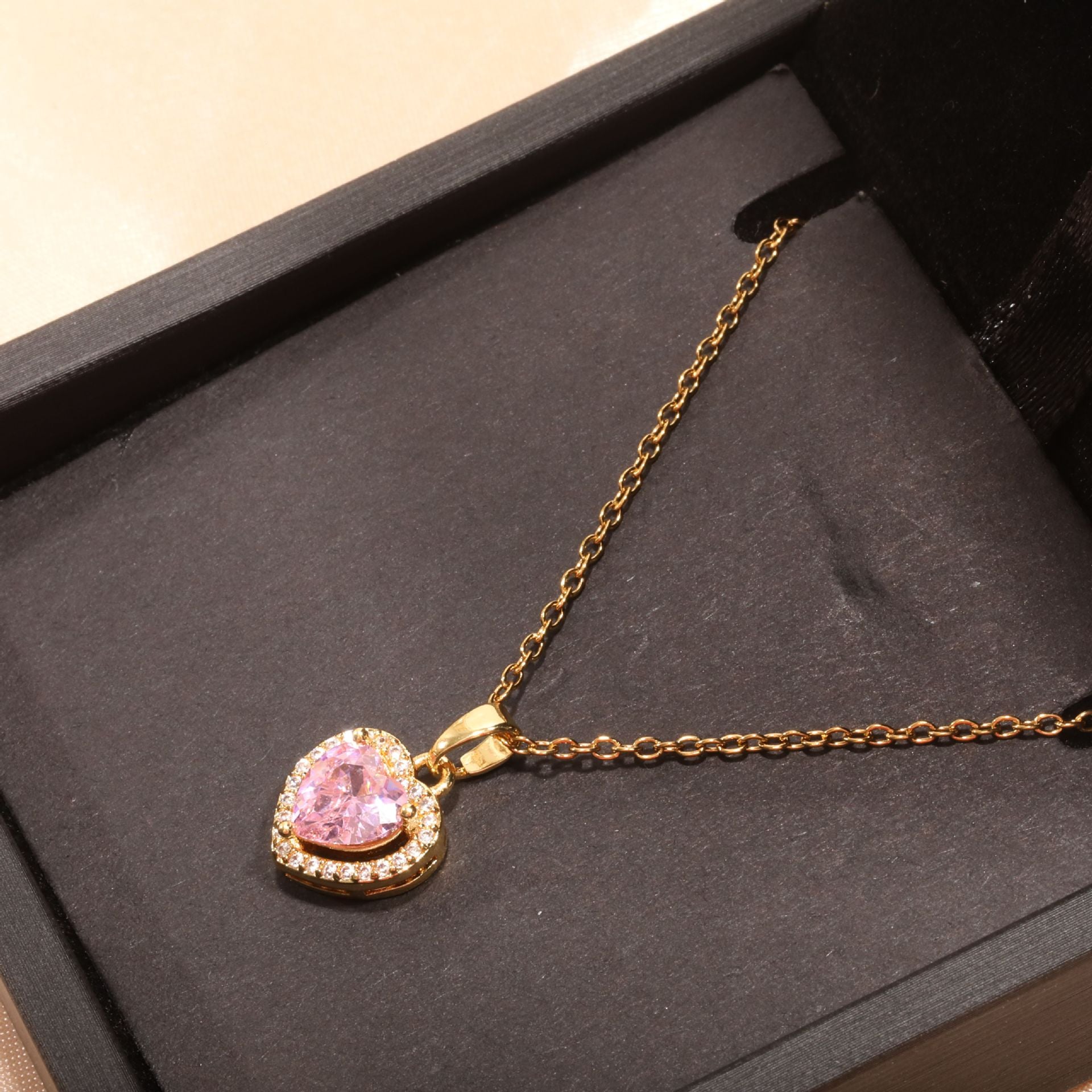 New Style Heart Shape Pendant Necklace For Women In Copper With Zircon Inlay