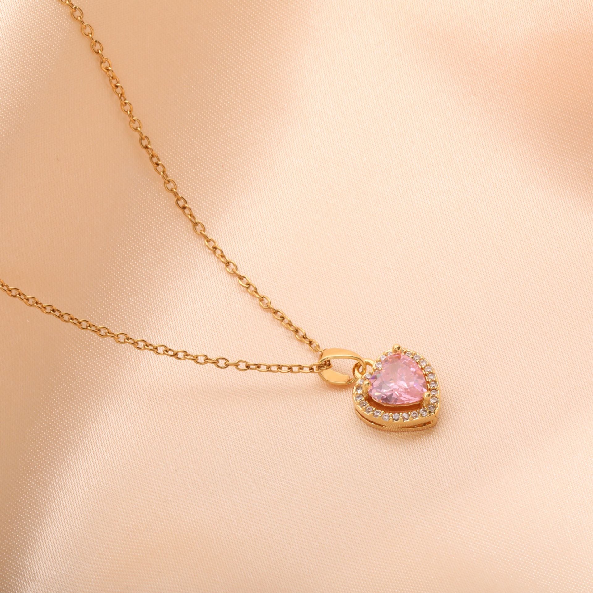 New Style Heart Shape Pendant Necklace For Women In Copper With Zircon Inlay