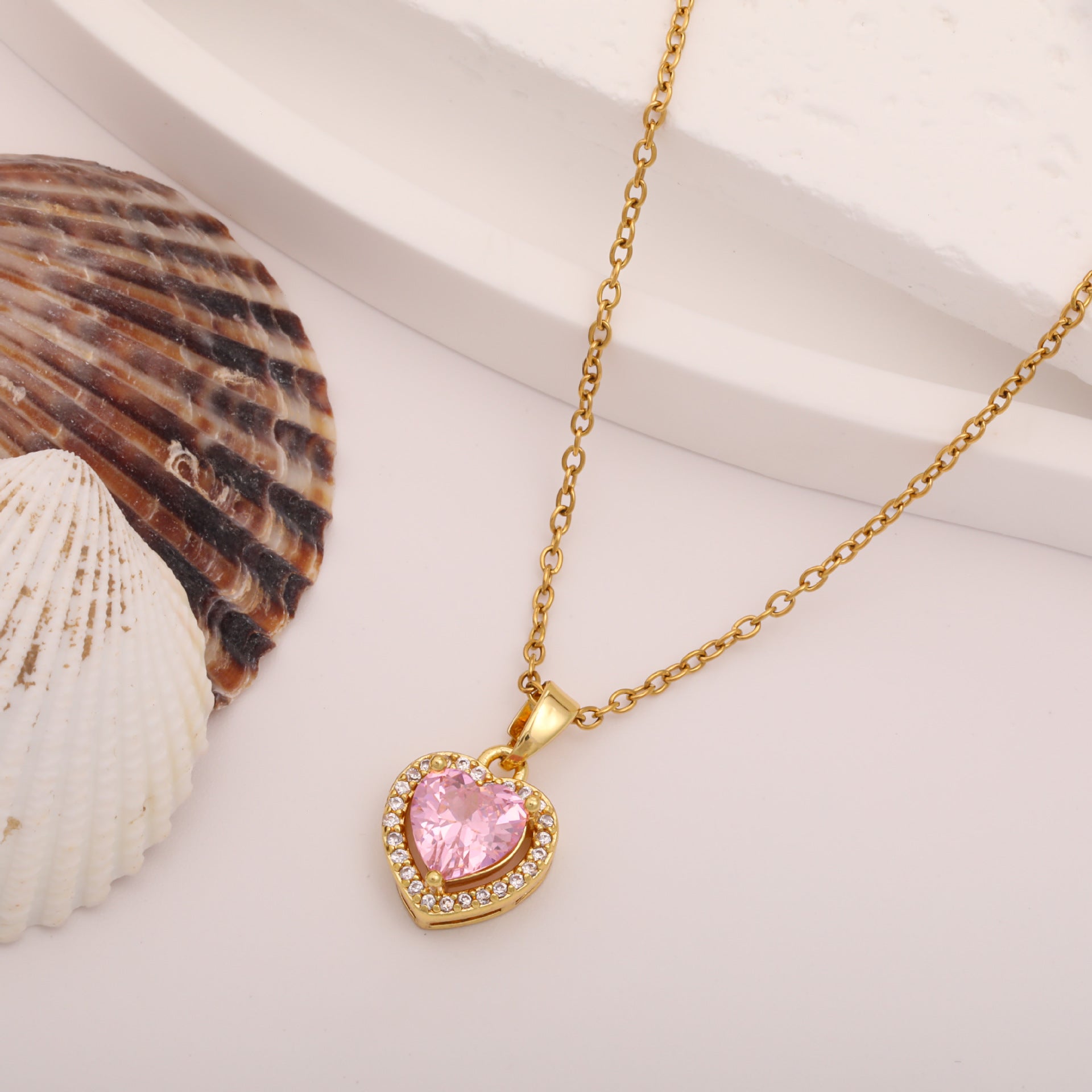New Style Heart Shape Pendant Necklace For Women In Copper With Zircon Inlay