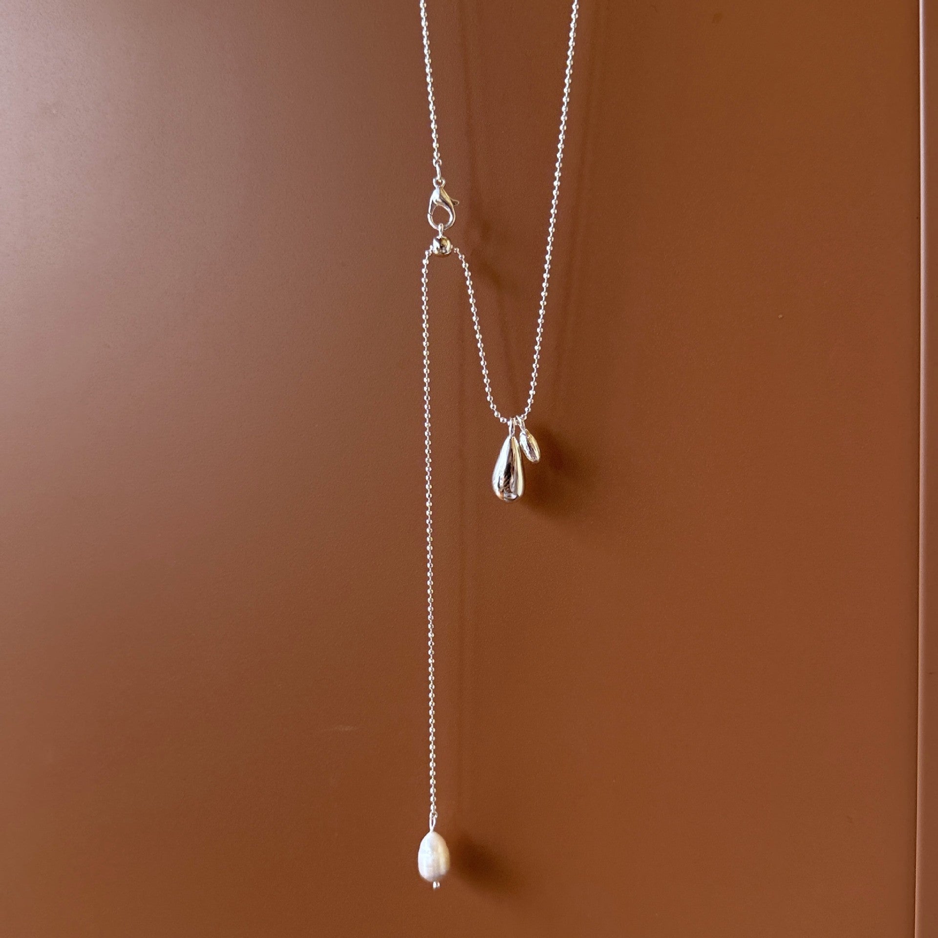 Heart Shape Long Necklace For Unisex Featuring Freshwater Pearl In Copper With Electroplated Alloy Pendant And Slider Chain