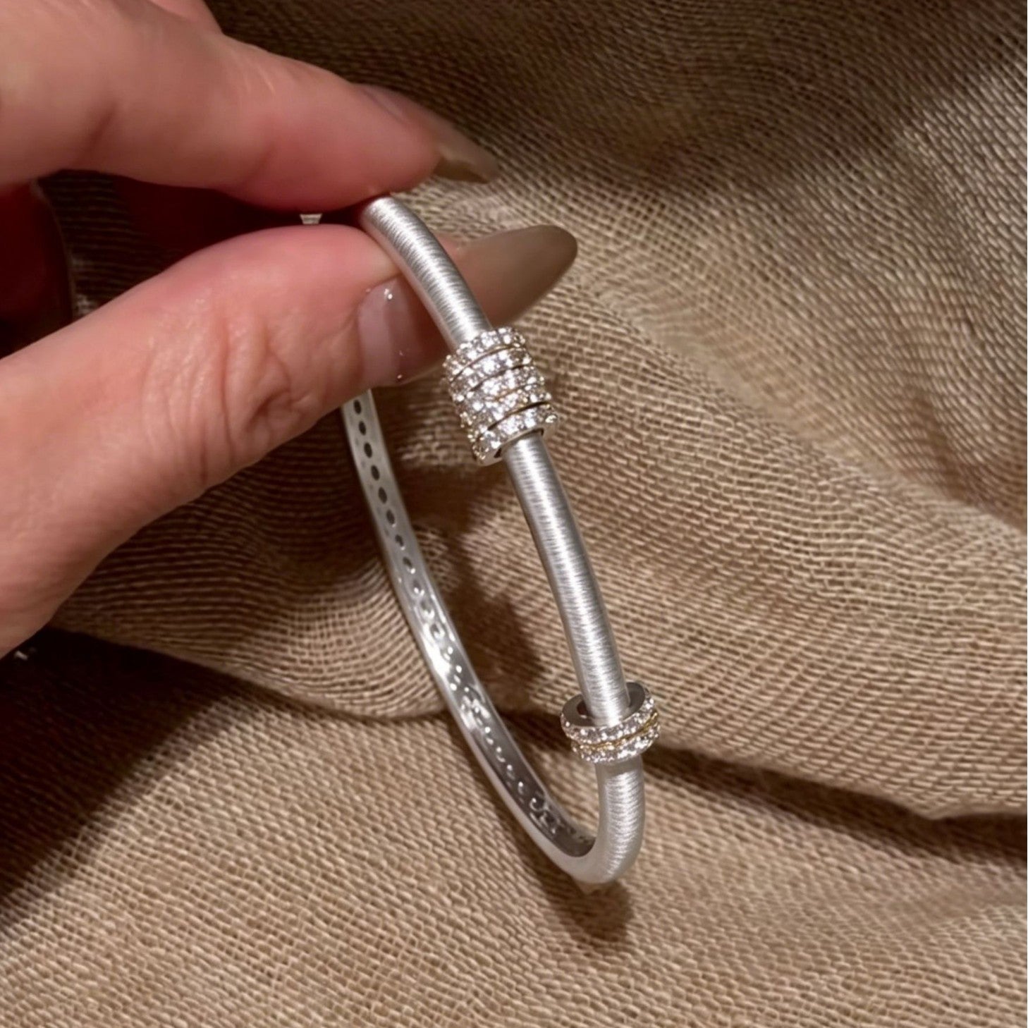 Geometric Brushed 925 Sterling Silver Bangle For Women With Electroplated Gold Plating And Rhinestone Inlay