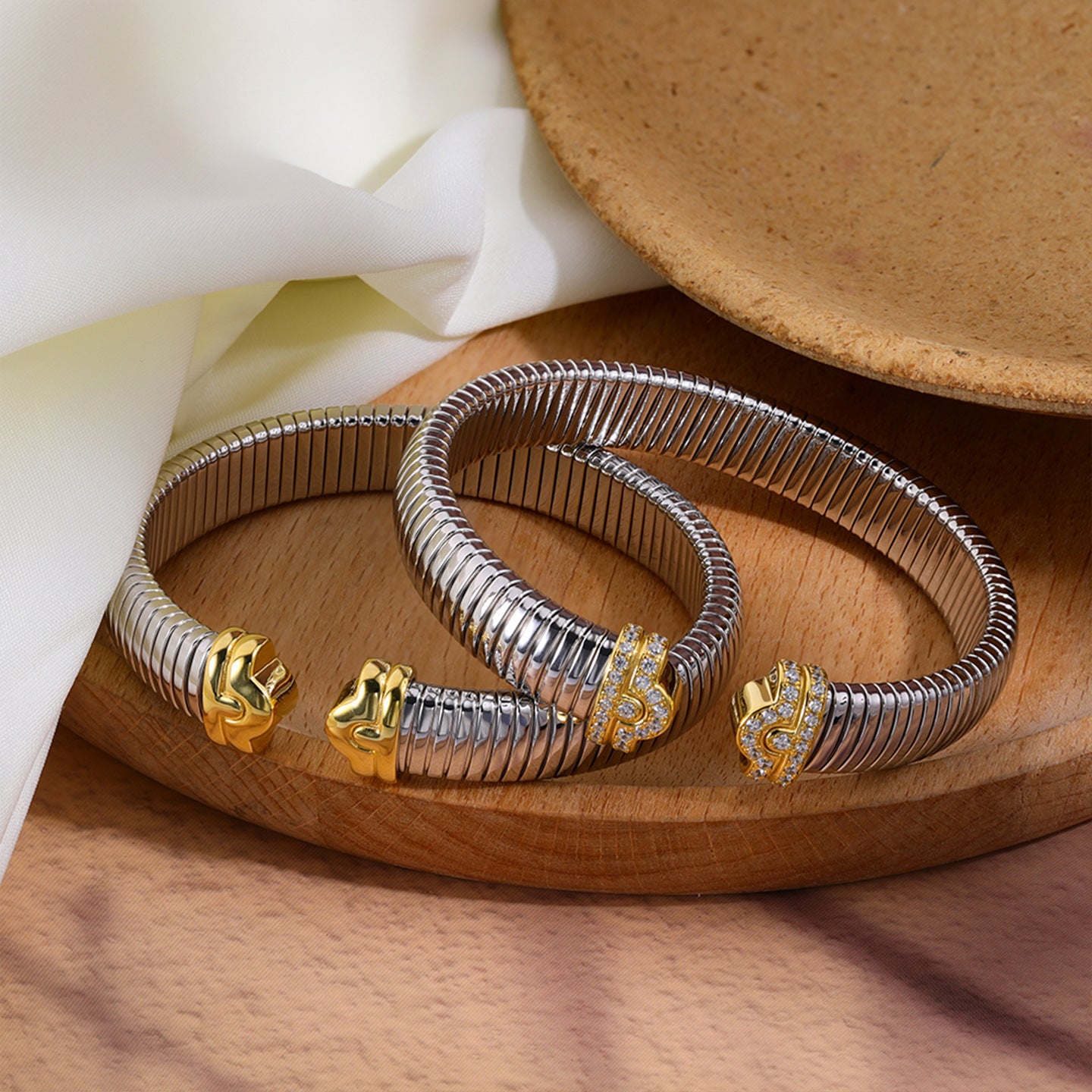 Luxurious Oval Inlay Bangle For Women In 925 Sterling Silver With Electroplated Gold Plating
