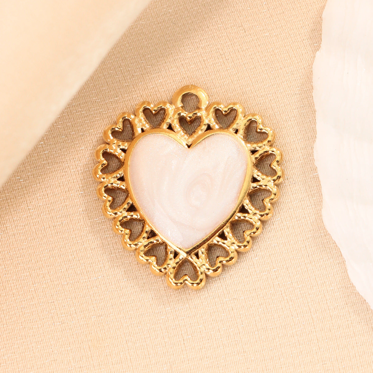 Heart Shape Pendant In 304 Stainless Steel With Enamel Craftsmanship, Retro Style Jewelry Accessory