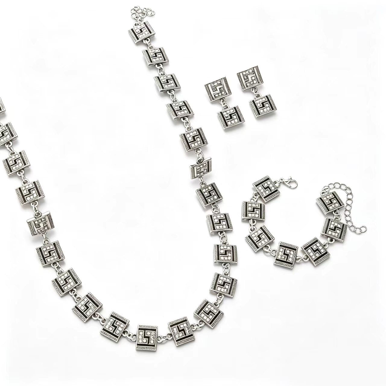 Ethnic Style Flowers Tassel Necklace For Women In Colour Metal With Rhinestones And Cable Chain