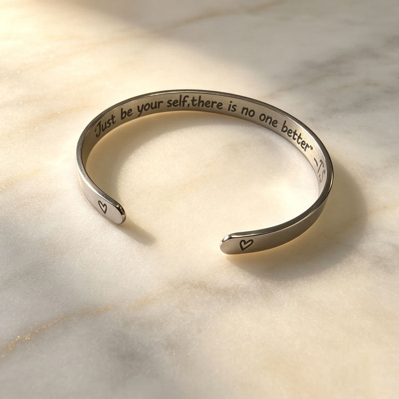 Heart Shape Carving Bangle In 304 Stainless Steel With Electroplated Gold Plating, Simple Style, Stretch Adjustable