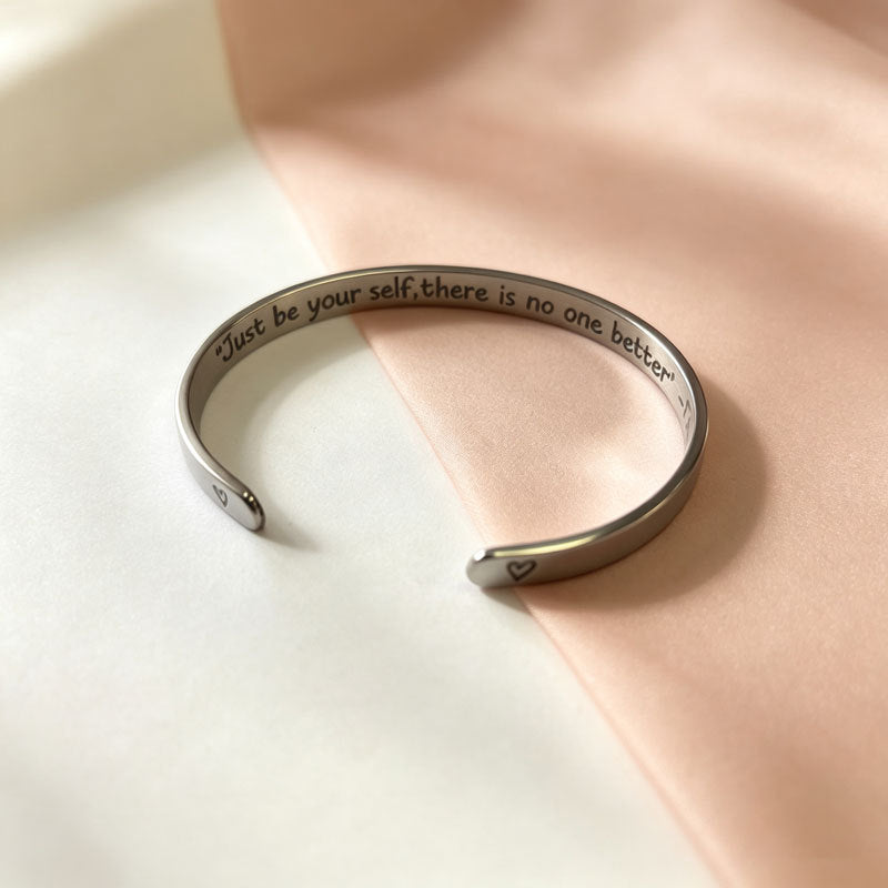 Heart Shape Carving Bangle In 304 Stainless Steel With Electroplated Gold Plating, Simple Style, Stretch Adjustable