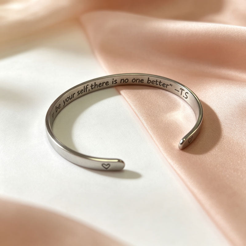 Heart Shape Carving Bangle In 304 Stainless Steel With Electroplated Gold Plating, Simple Style, Stretch Adjustable