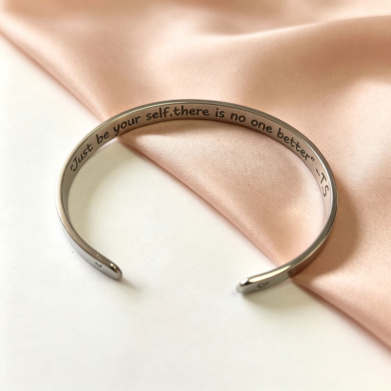 Heart Shape Carving Bangle In 304 Stainless Steel With Electroplated Gold Plating, Simple Style, Stretch Adjustable