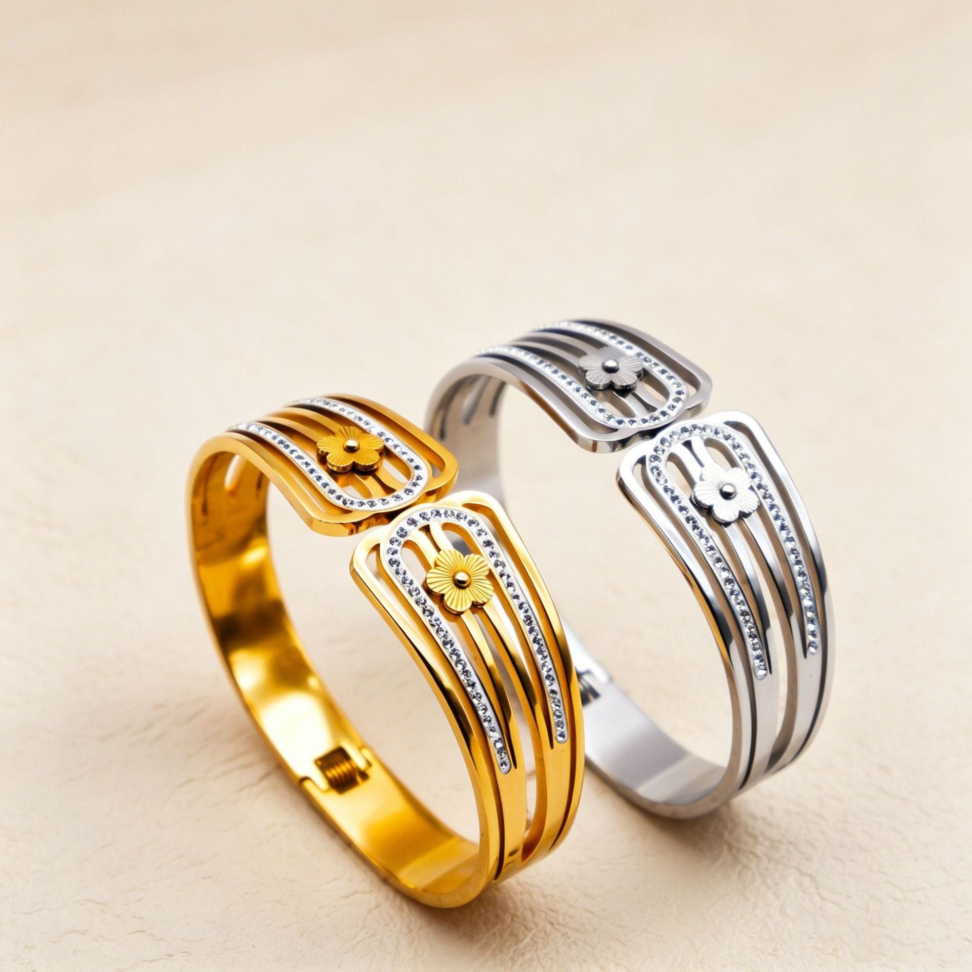 Luxurious Flowers Waterproof Non Tarnish Titanium Steel Bangle For Women With Electroplated Gold Plating