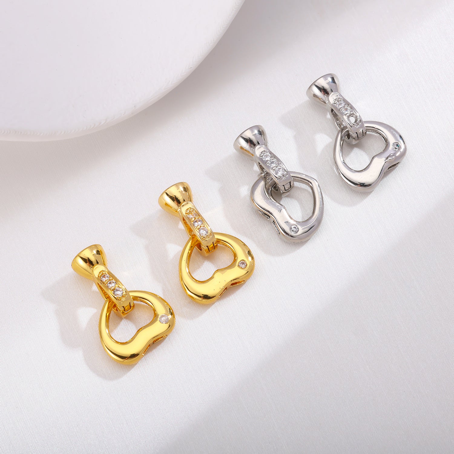Copper Jewelry Buckle With Heart Clasp Closure, Electroplated And 18K Real Gold Plated Heart Shape In Gold