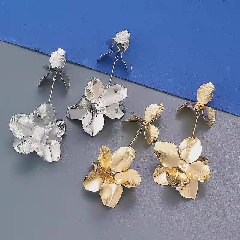 Exaggerated Flowers Earrings For Women Featuring Gold Alloy Tassel Design