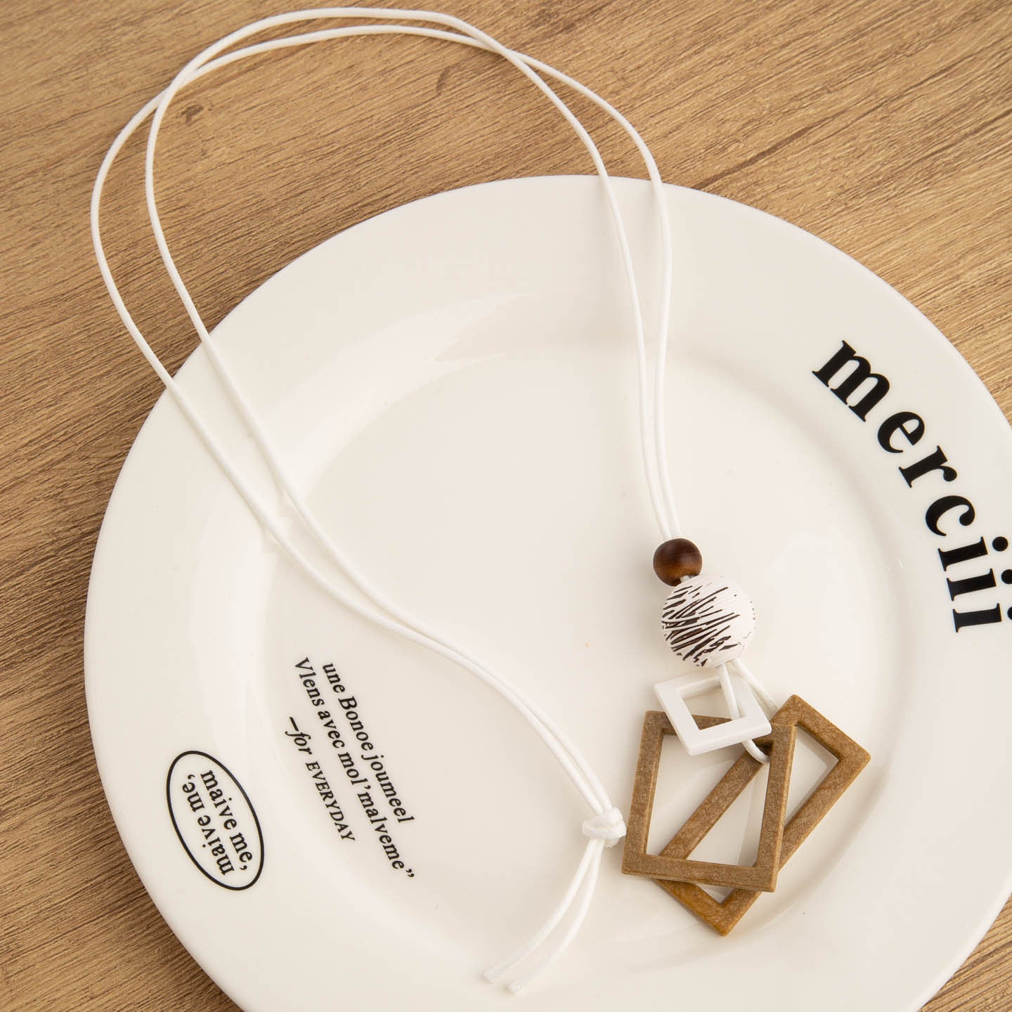 Ethnic Style Irregular Brown Pendant Necklace For Women With Leather Rope Chain And Resin Pendant