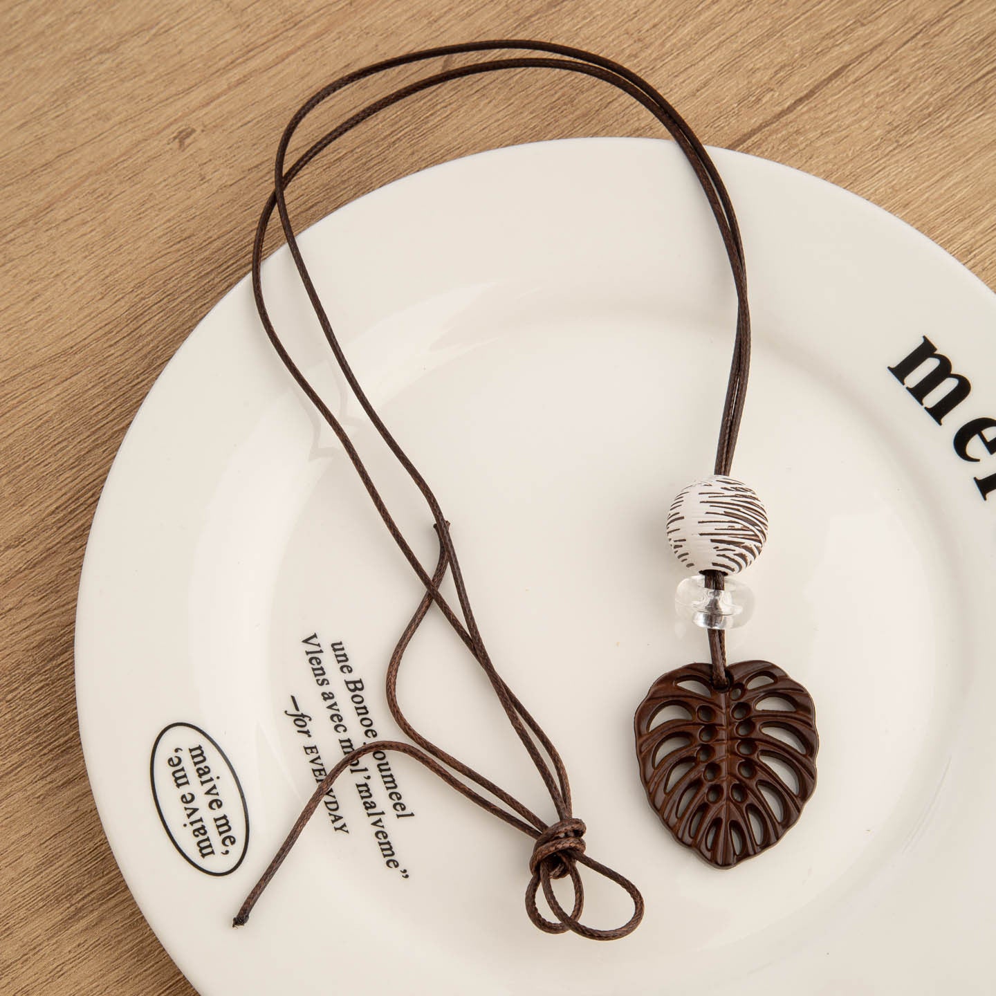 Ethnic Style Irregular Brown Pendant Necklace For Women With Leather Rope Chain And Resin Pendant