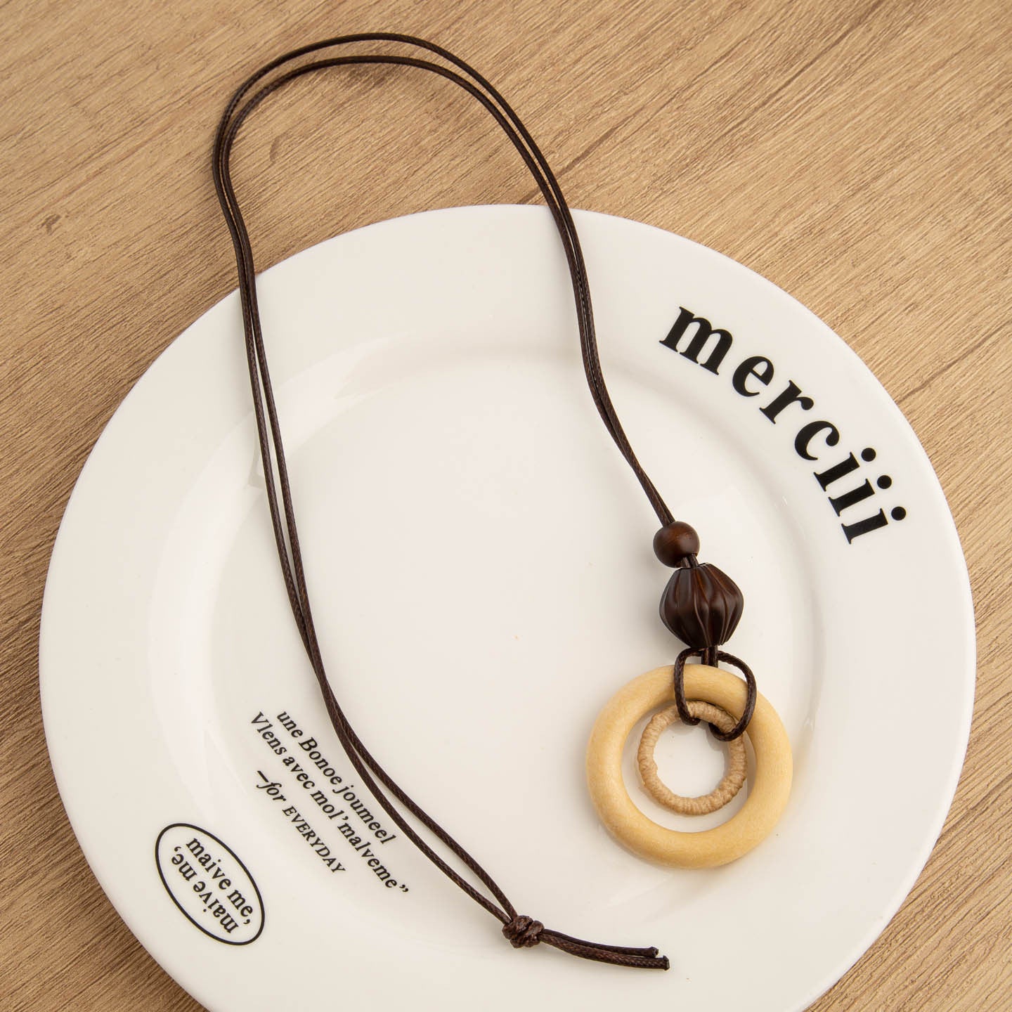 Ethnic Style Irregular Brown Pendant Necklace For Women With Leather Rope Chain And Resin Pendant