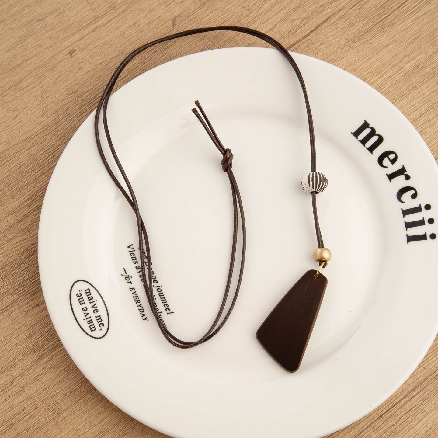 Ethnic Style Irregular Brown Pendant Necklace For Women With Leather Rope Chain And Resin Pendant