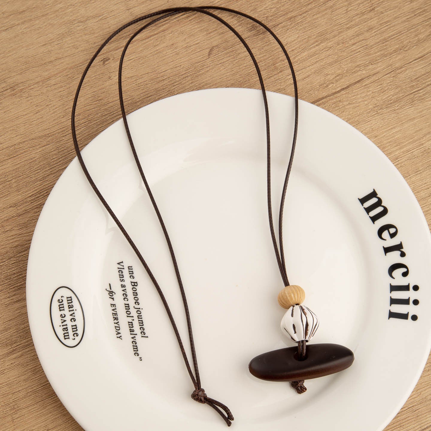 Ethnic Style Irregular Brown Pendant Necklace For Women With Leather Rope Chain And Resin Pendant