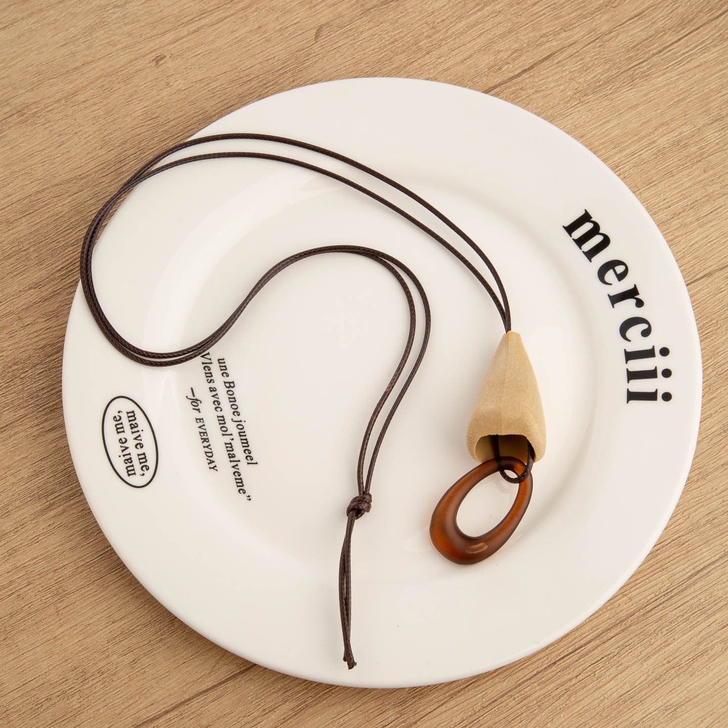 Ethnic Style Irregular Brown Pendant Necklace For Women With Leather Rope Chain And Resin Pendant