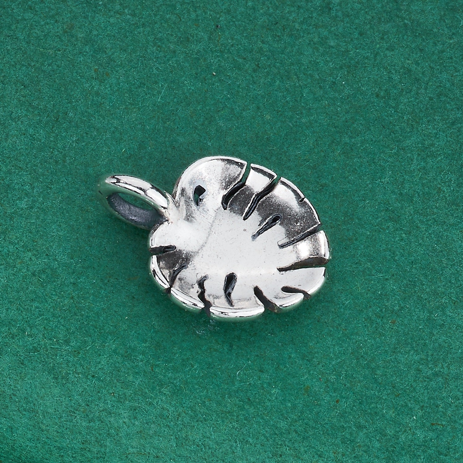 Leaves Pendant In 925 Sterling Silver With Polished Finish, Retro Style Jewelry Accessory In White