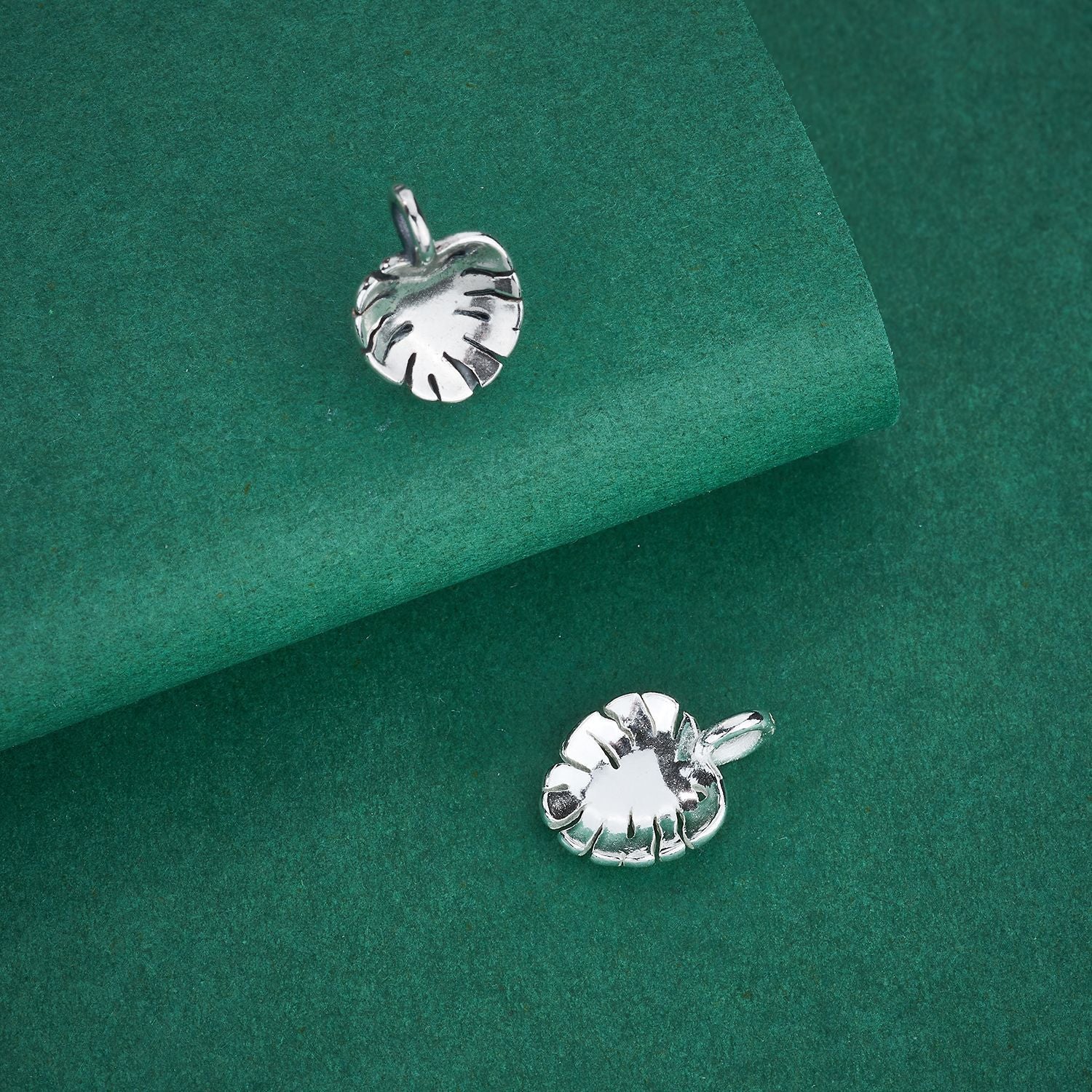 Leaves Pendant In 925 Sterling Silver With Polished Finish, Retro Style Jewelry Accessory In White