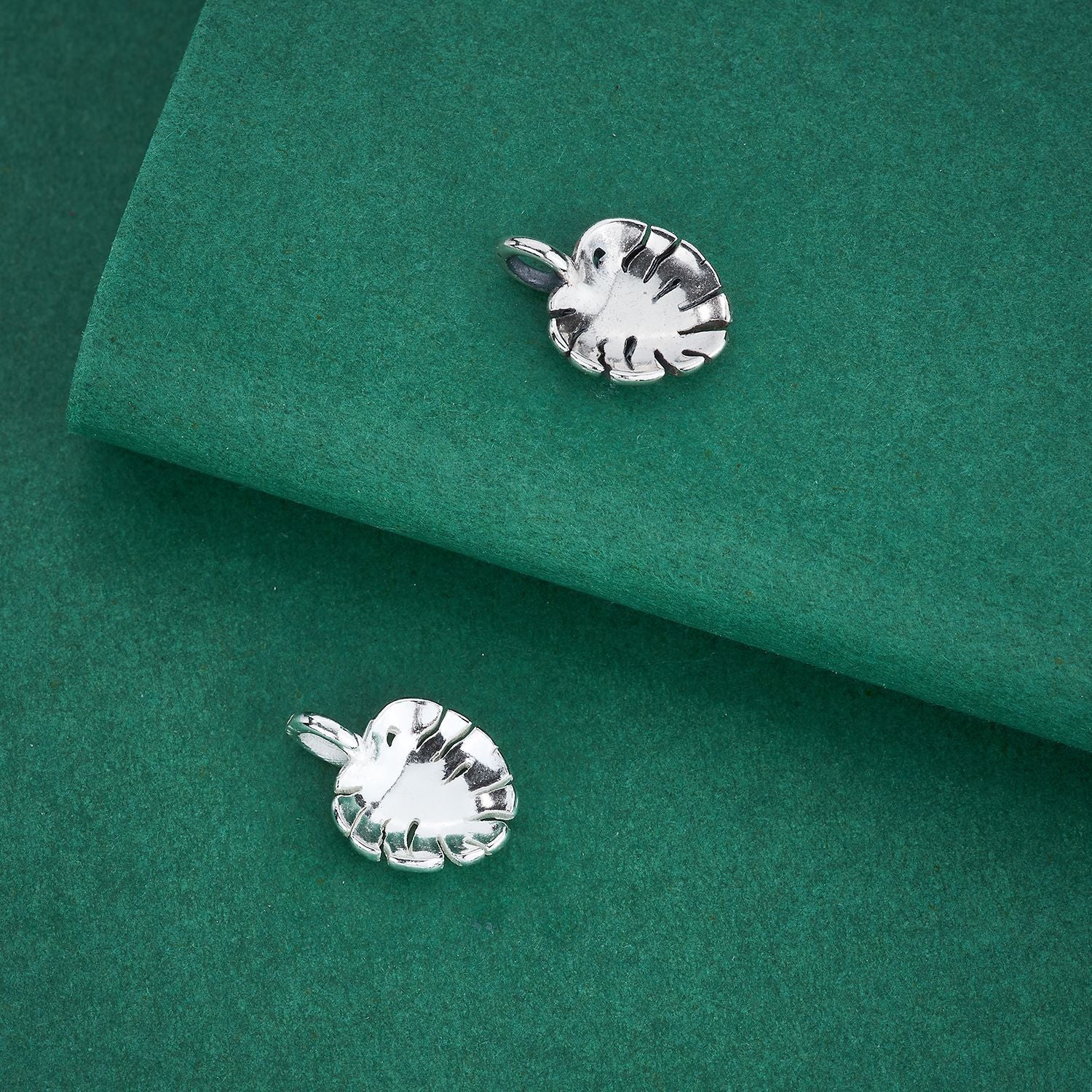 Leaves Pendant In 925 Sterling Silver With Polished Finish, Retro Style Jewelry Accessory In White