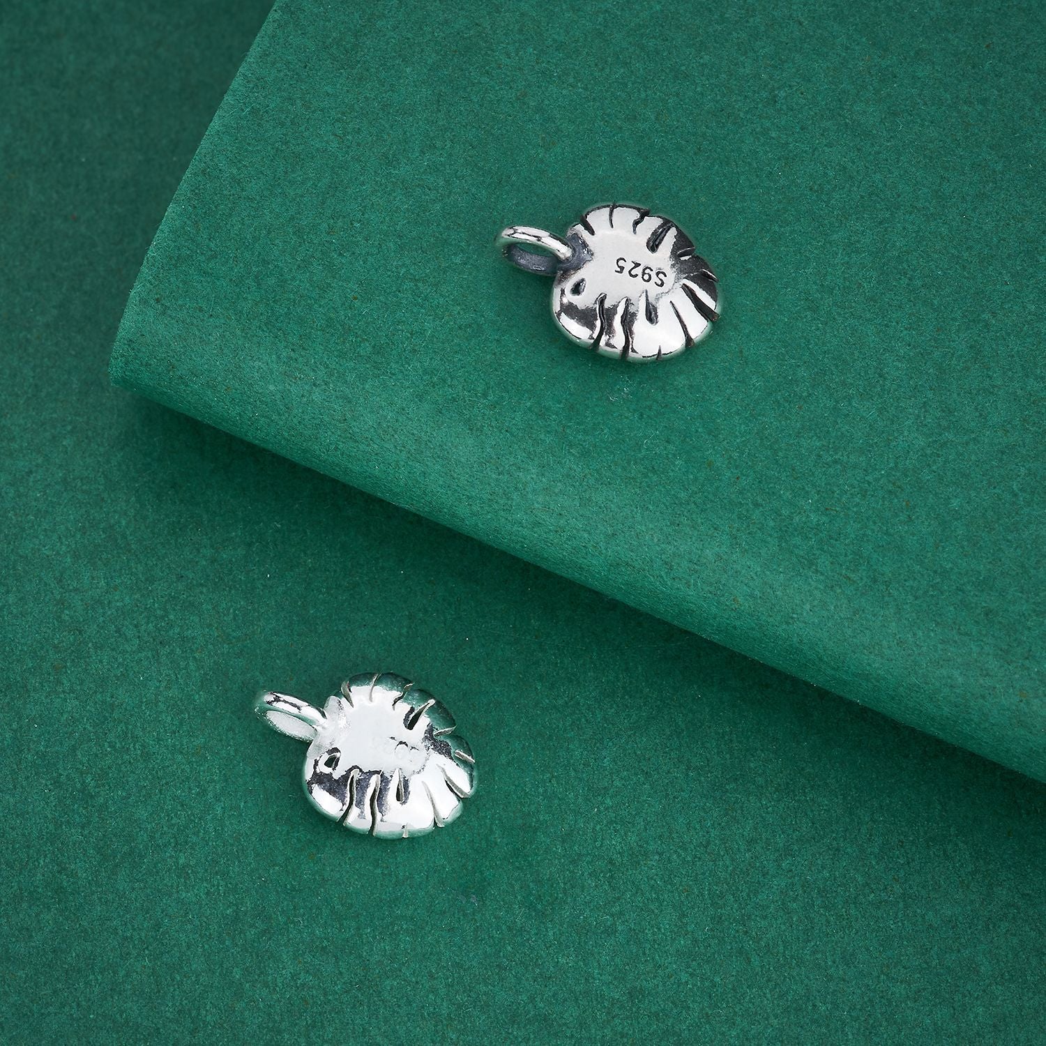 Leaves Pendant In 925 Sterling Silver With Polished Finish, Retro Style Jewelry Accessory In White