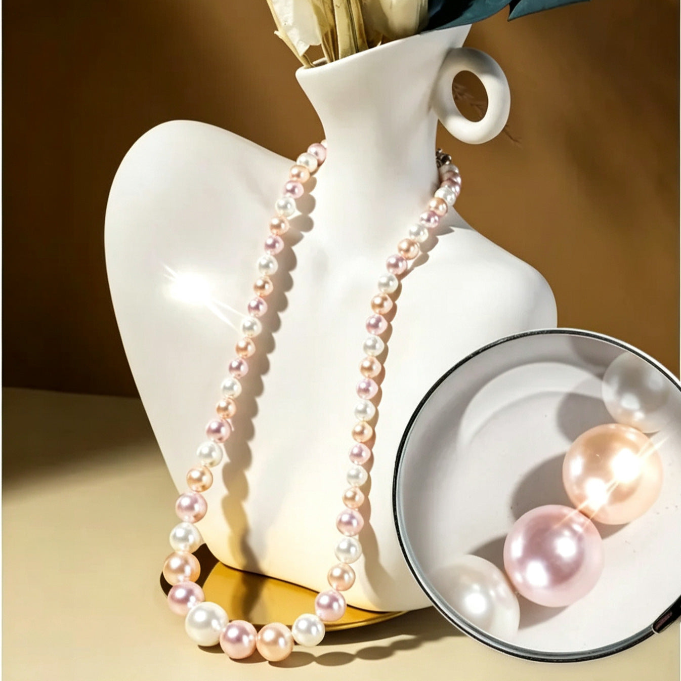 Exaggerated Ombre Pearl Necklace For Women With Alloy Chain And Alloy Pendant