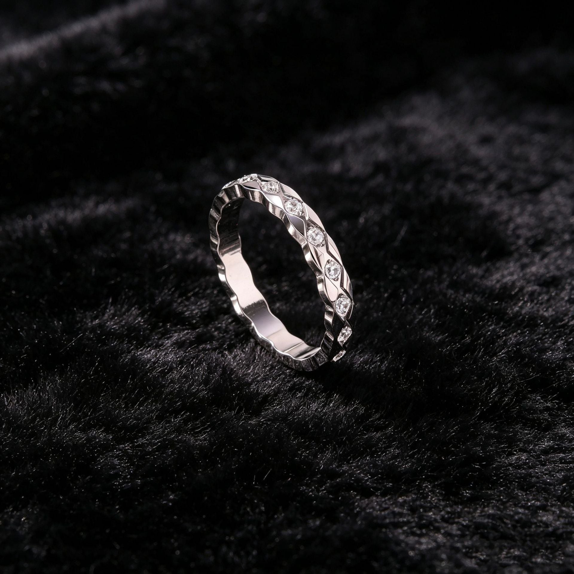 Lingge CNC Gold Band Ring For Unisex, Made Of 304 Stainless Steel With Rhinestone Inlay