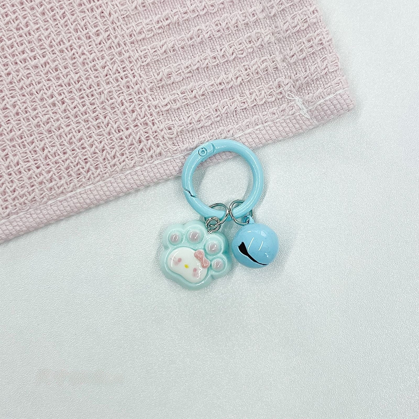 Natural Pink Enamel Cat Key Chain Featuring Cute Style And Durable Plastic Material, Perfect For Spring Accessories