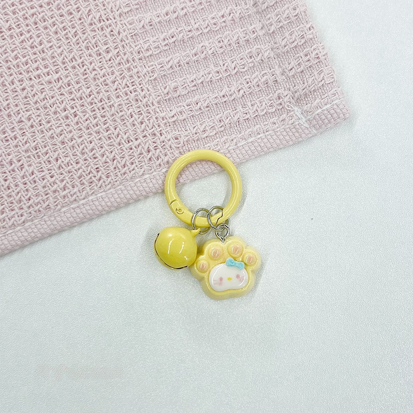 Natural Pink Enamel Cat Key Chain Featuring Cute Style And Durable Plastic Material, Perfect For Spring Accessories