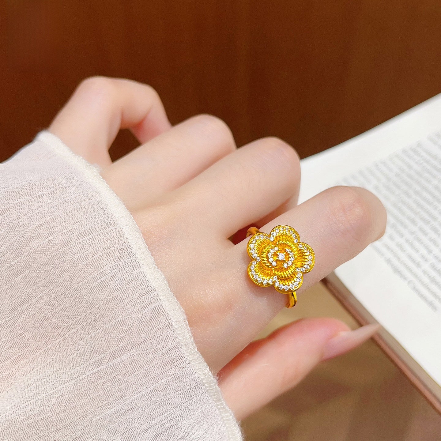 Brushed Flowers Necklace For Women With Copper Pendant Material And Golden Plated Finish Featuring Zircon Inlay