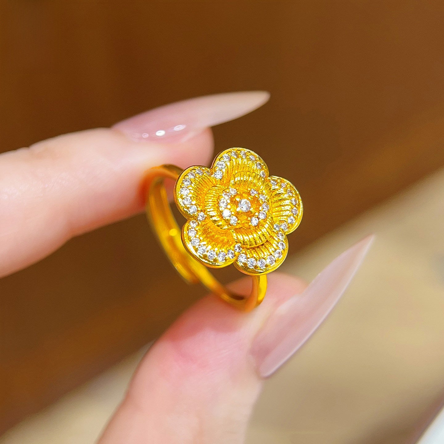 Brushed Flowers Necklace For Women With Copper Pendant Material And Golden Plated Finish Featuring Zircon Inlay