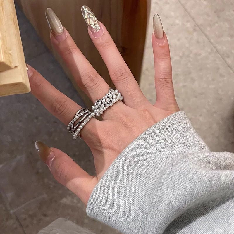 Luxurious Crown Ring For Women Featuring Imitation Pearl Inlay Made Of Alloy