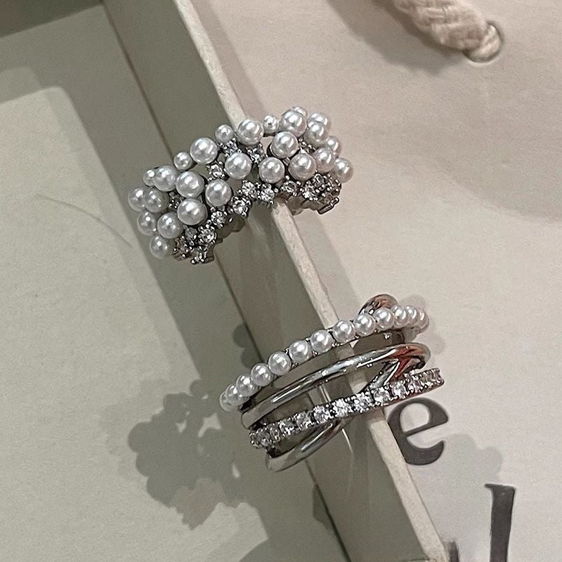 Luxurious Crown Ring For Women Featuring Imitation Pearl Inlay Made Of Alloy