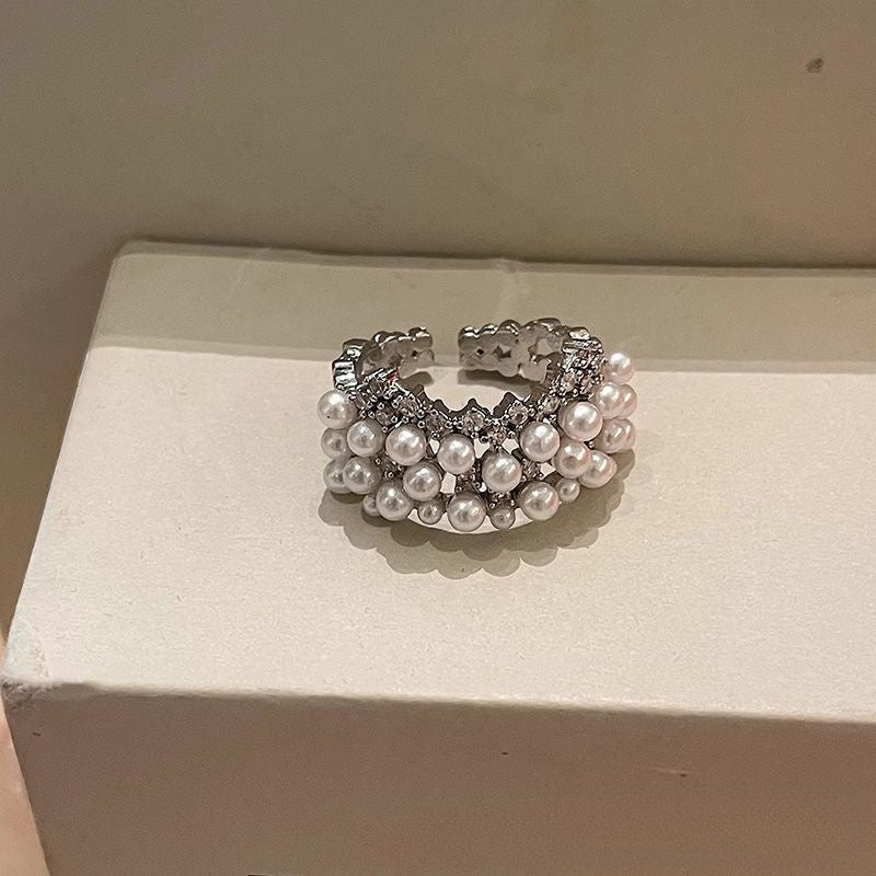 Luxurious Crown Ring For Women Featuring Imitation Pearl Inlay Made Of Alloy