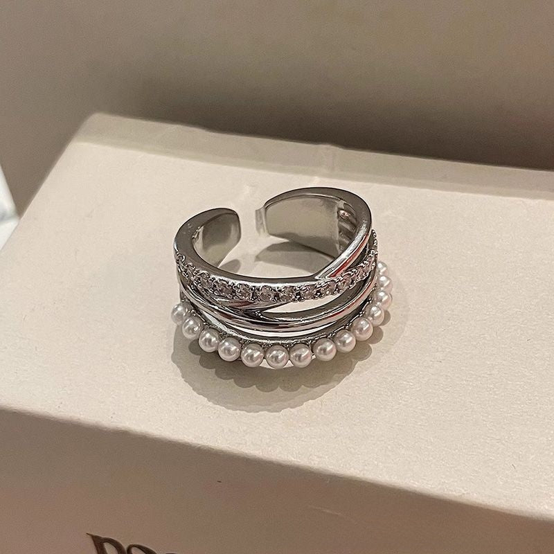 Luxurious Crown Ring For Women Featuring Imitation Pearl Inlay Made Of Alloy