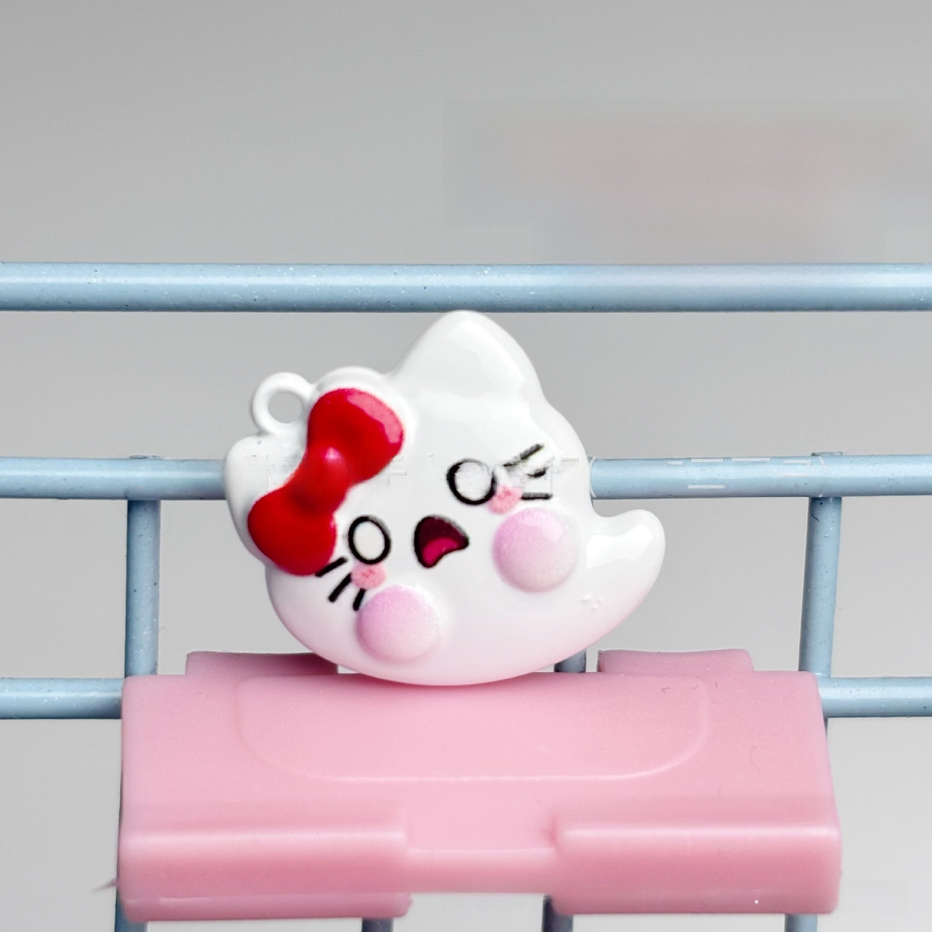 Cartoon Style Cat Alloy Pendant With Stoving Varnish, Halloween Jewelry Accessories