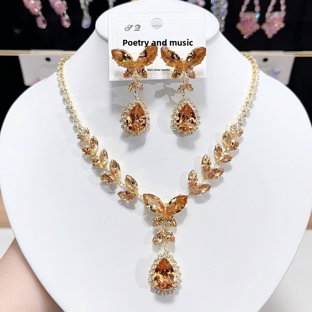 Luxurious Grain Pattern Necklace For Women In Champagne Color With Artificial Crystal And Zircon Inlay, Copper Alloy Pendant Material