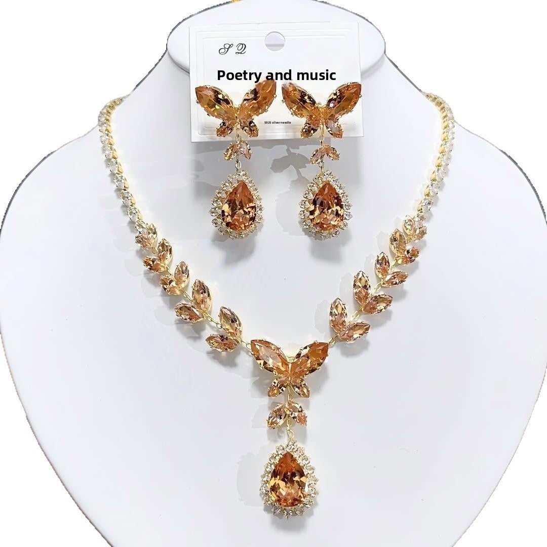Luxurious Grain Pattern Necklace For Women In Champagne Color With Artificial Crystal And Zircon Inlay, Copper Alloy Pendant Material