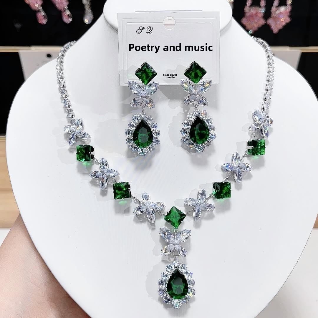 Oval Green Artificial Crystal Necklace With Zircon Inlay, Electroplated Copper Alloy Pendant For Women