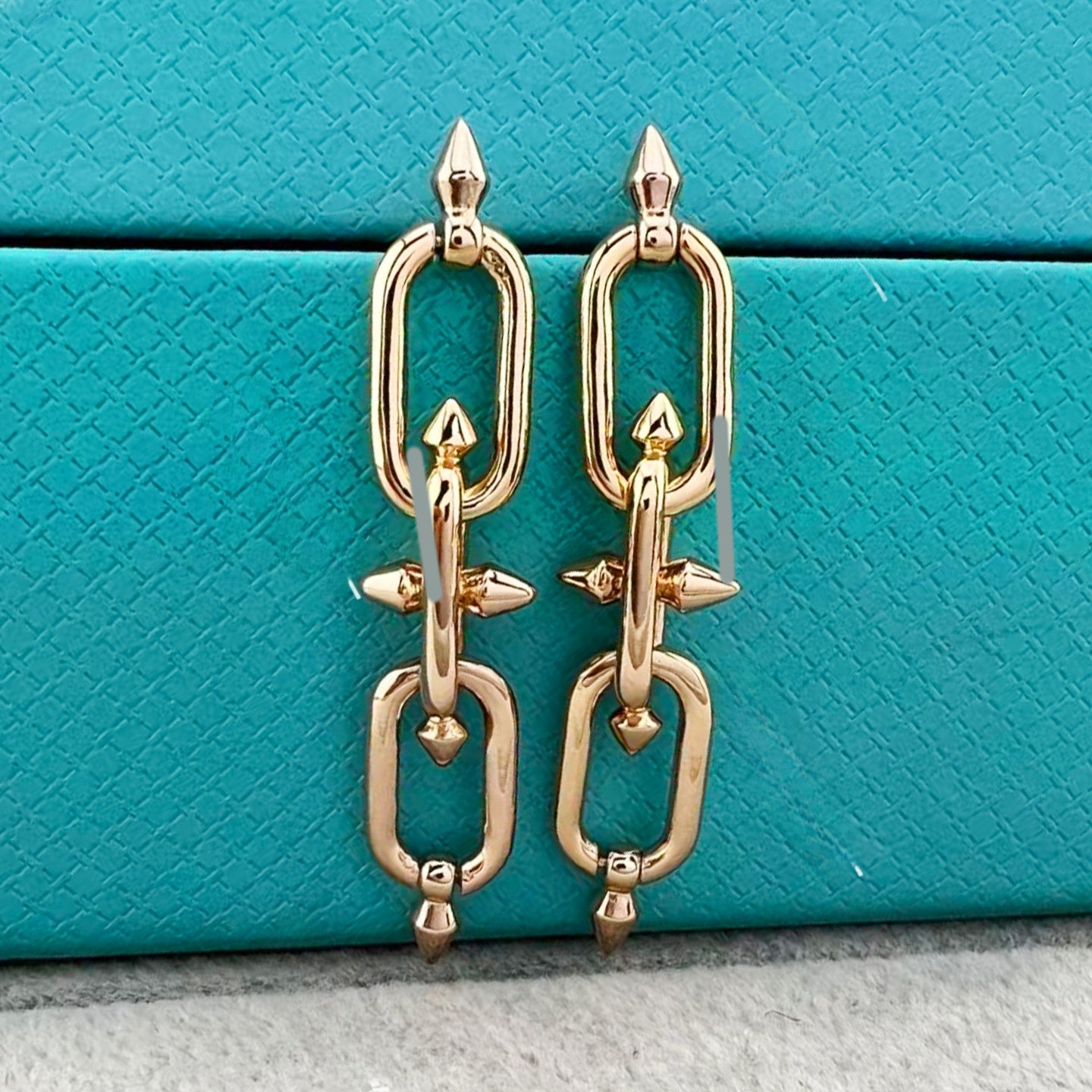 Heart Shape Earrings For Women In Gold V Gold Material With Copper Ear Pins And Rhinestone Inlay