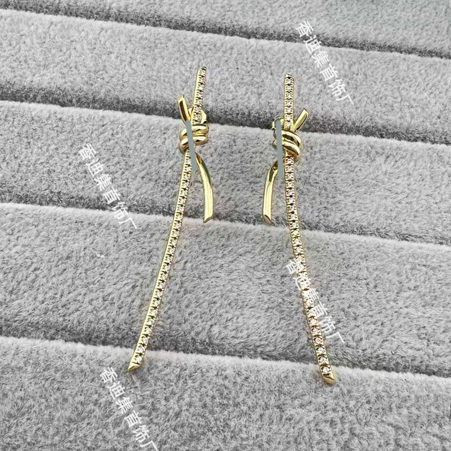 Heart Shape Earrings For Women In Gold V Gold Material With Copper Ear Pins And Rhinestone Inlay