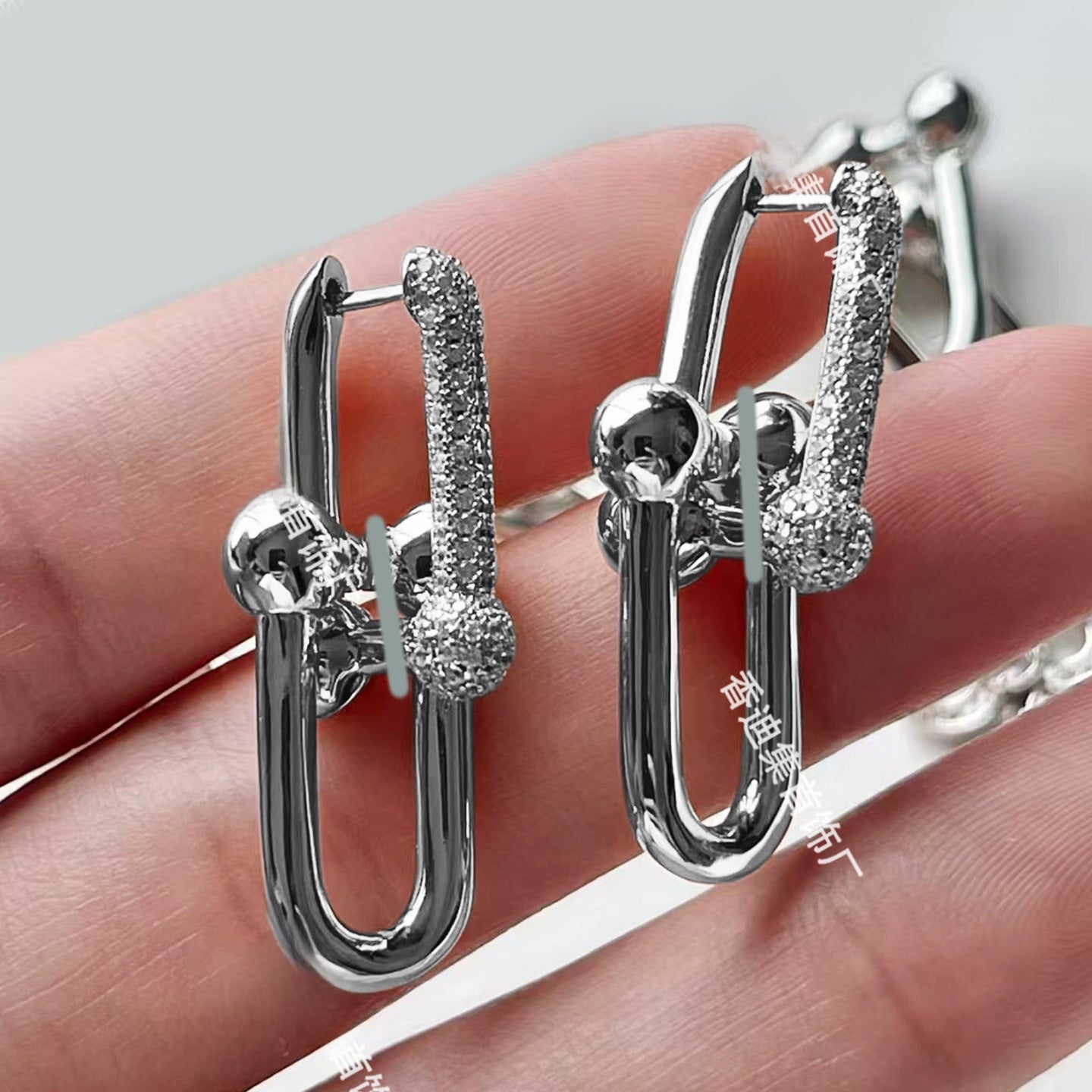 Heart Shape Earrings For Women In Gold V Gold Material With Copper Ear Pins And Rhinestone Inlay