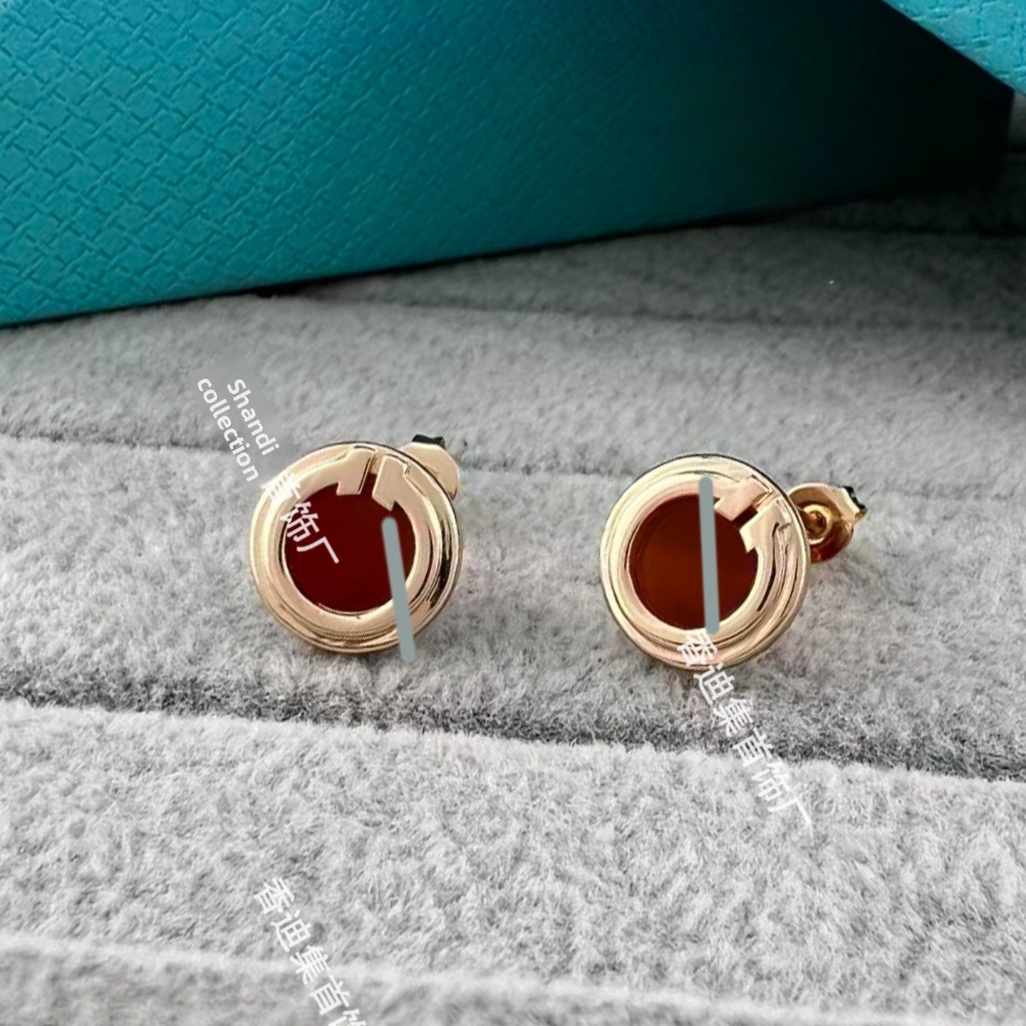 Heart Shape Earrings For Women In Gold V Gold Material With Copper Ear Pins And Rhinestone Inlay