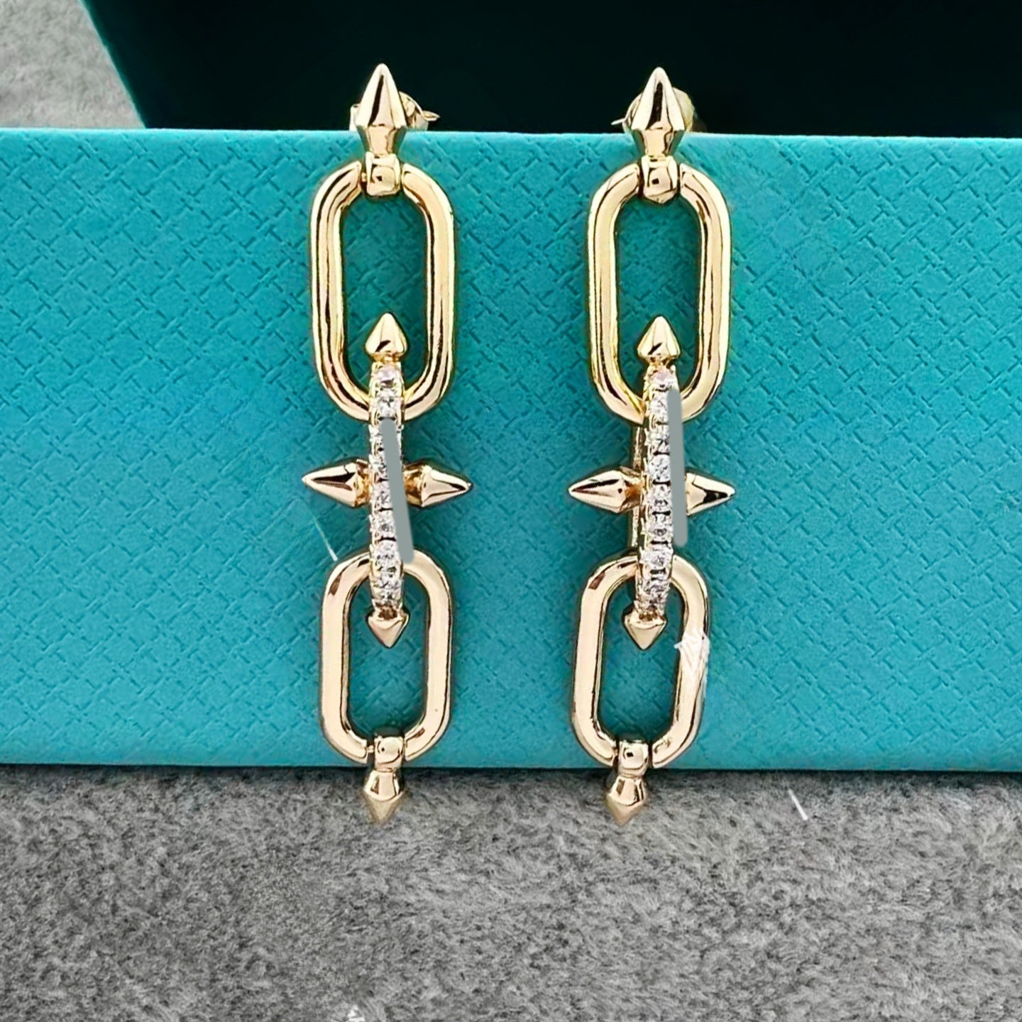 Heart Shape Earrings For Women In Gold V Gold Material With Copper Ear Pins And Rhinestone Inlay