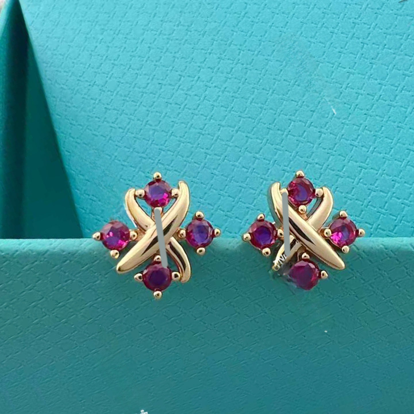 Heart Shape Earrings For Women In Gold V Gold Material With Copper Ear Pins And Rhinestone Inlay
