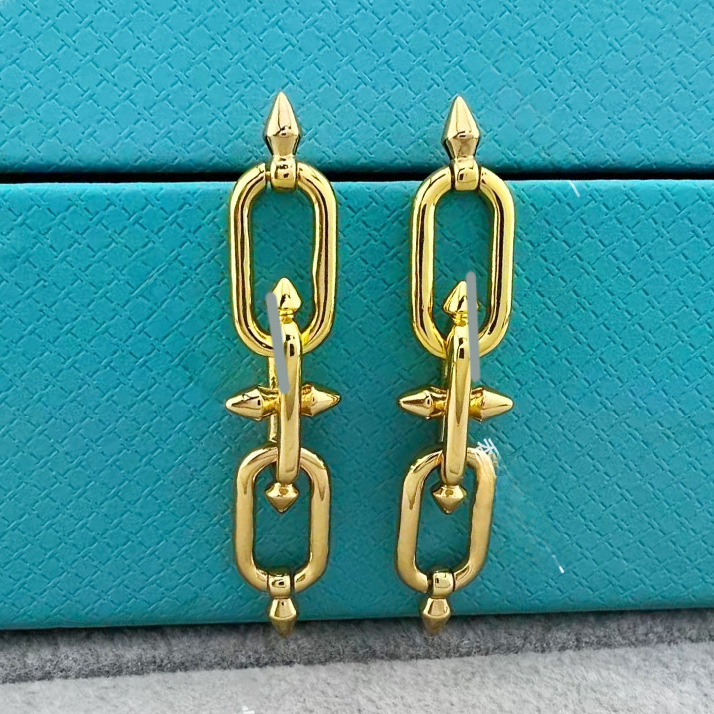 Heart Shape Earrings For Women In Gold V Gold Material With Copper Ear Pins And Rhinestone Inlay