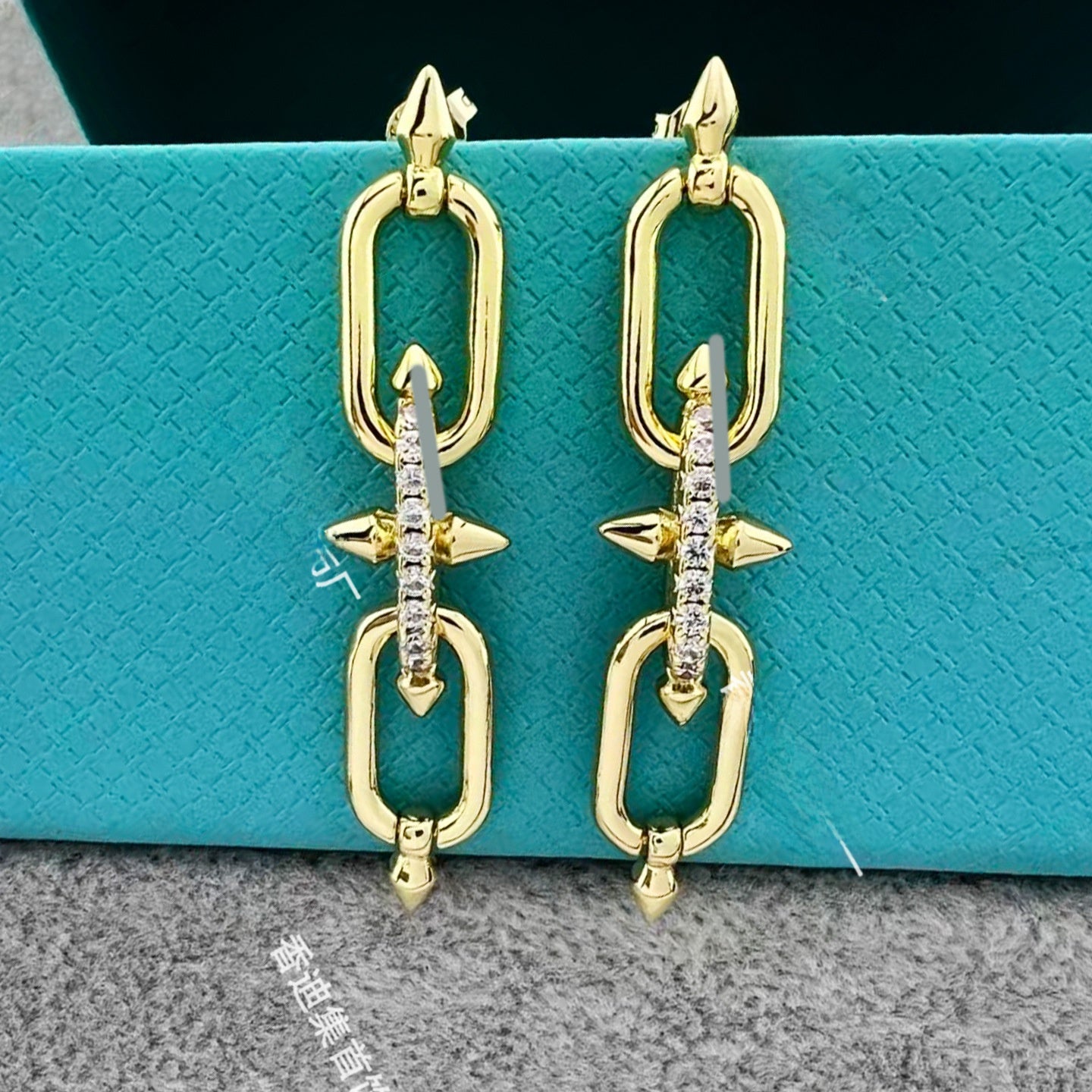 Heart Shape Earrings For Women In Gold V Gold Material With Copper Ear Pins And Rhinestone Inlay