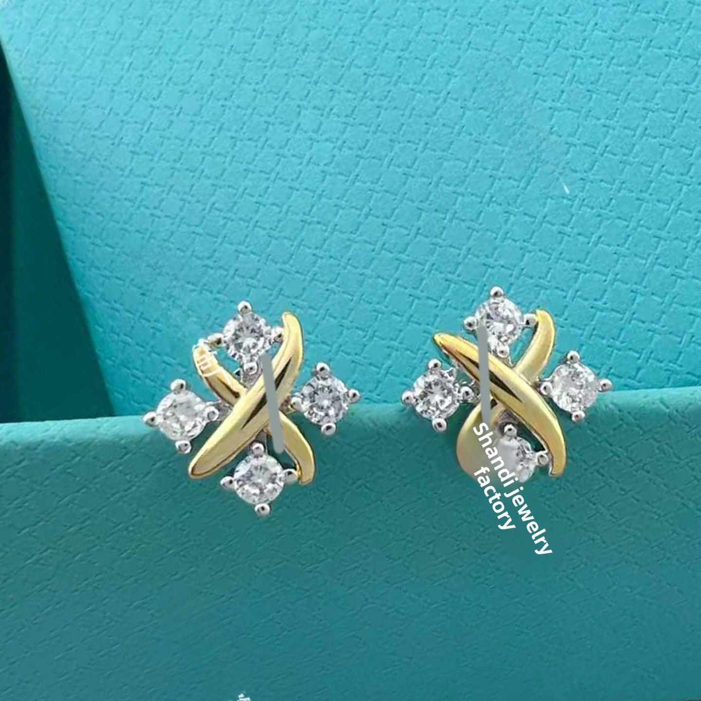 Heart Shape Earrings For Women In Gold V Gold Material With Copper Ear Pins And Rhinestone Inlay