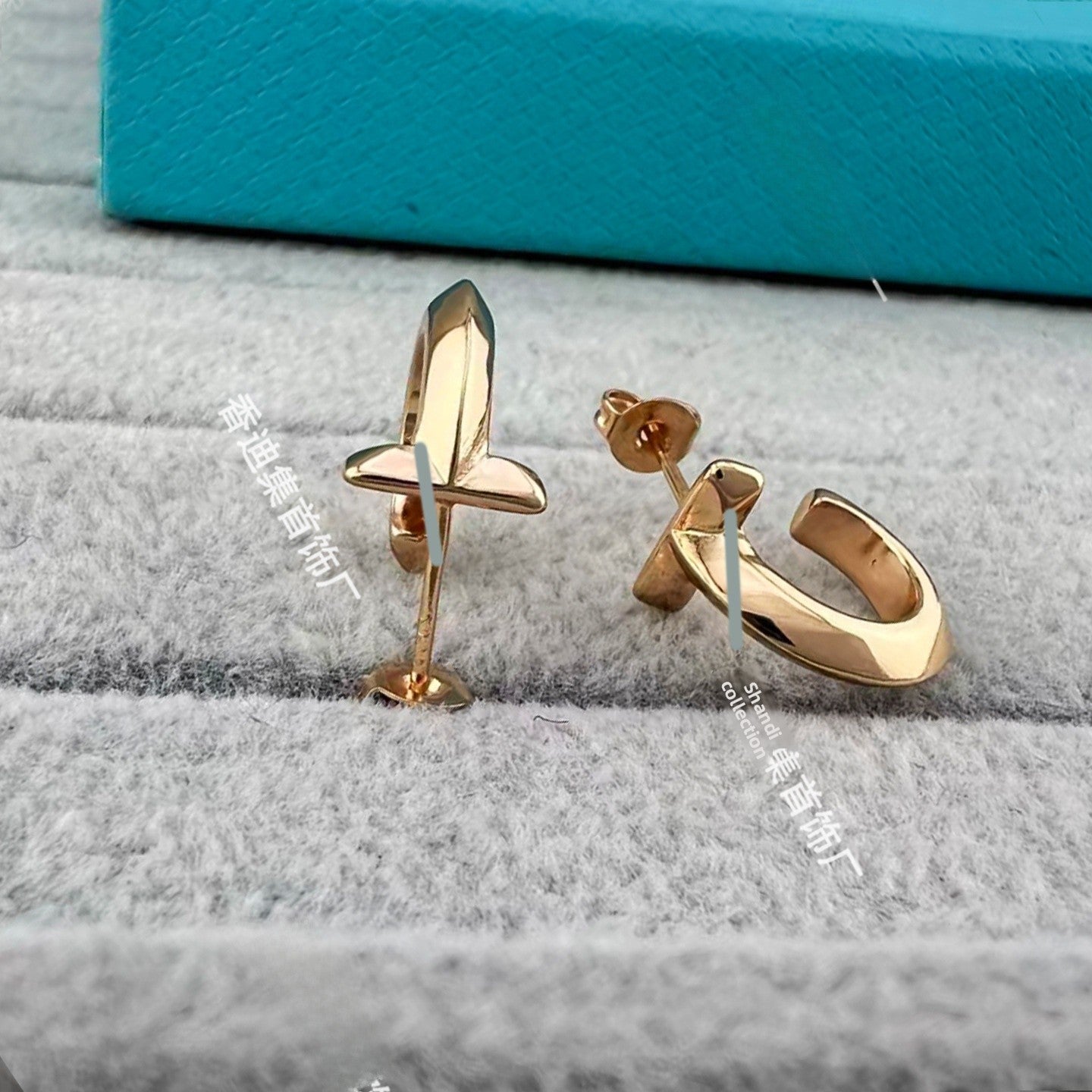 Heart Shape Earrings For Women In Gold V Gold Material With Copper Ear Pins And Rhinestone Inlay